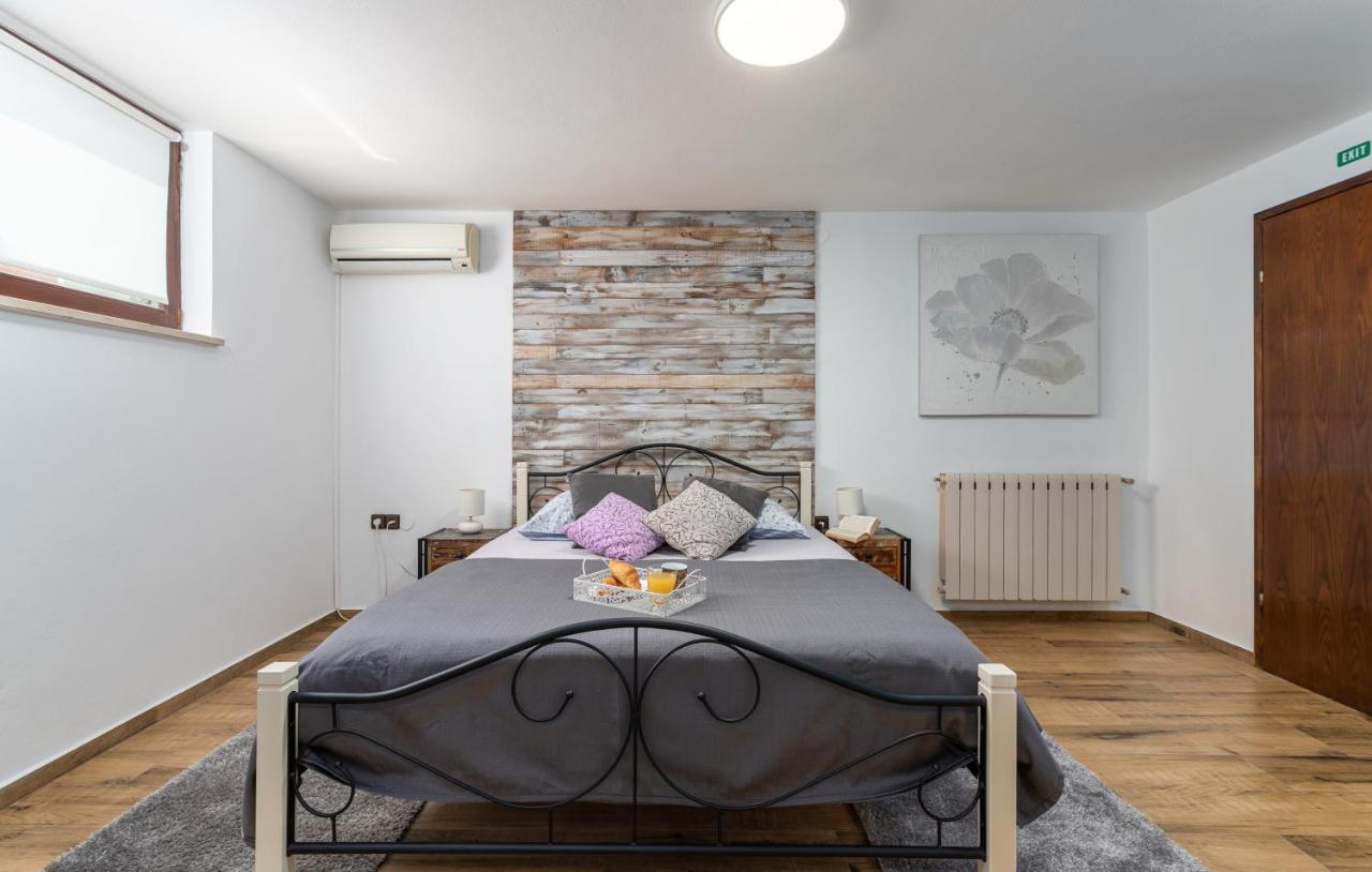 Apartments Ariana 乌马格 外观 照片