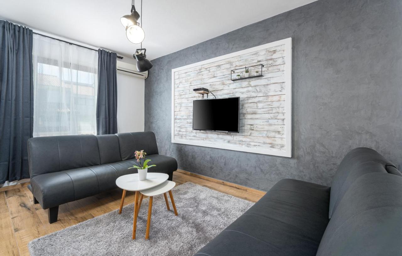 Apartments Ariana 乌马格 外观 照片