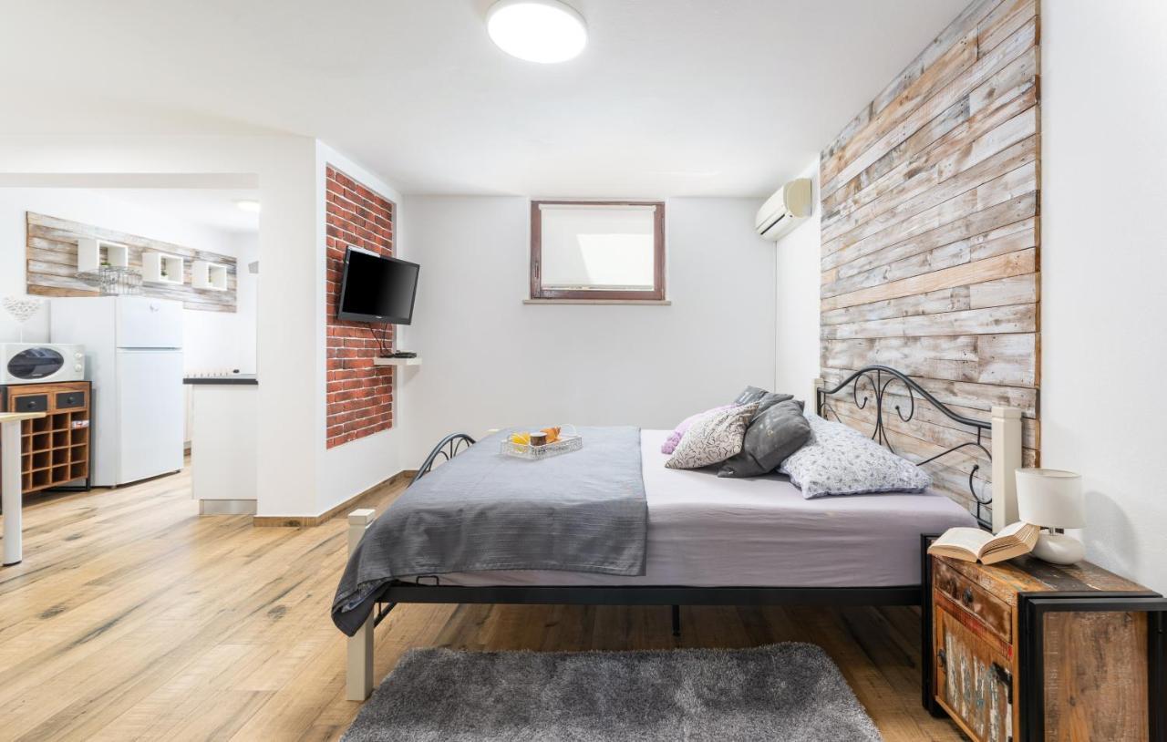 Apartments Ariana 乌马格 外观 照片